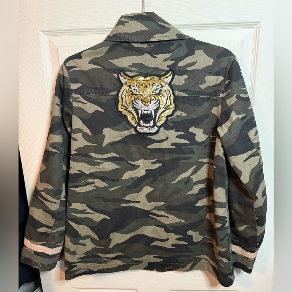 Me Jane Camouflage Jacket Sequin Tiger Woman’s Size Small